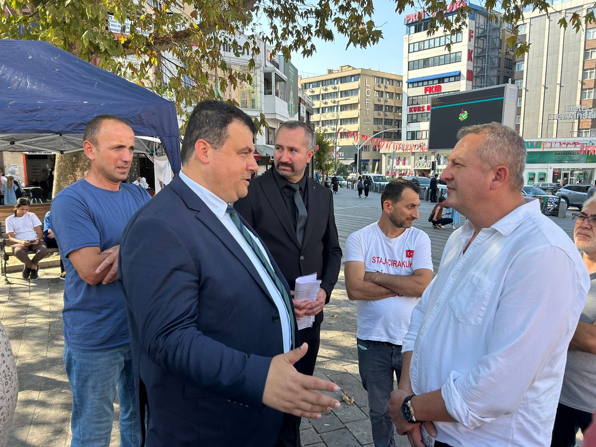 Staj ve Çıraklık Sigortası Mağdurlarının seslerini duyurmak için Bursa’da açtığı standı ziyaret ettik. Mağdurlar seslerini duyurmak için daha ne yapmalı? 

Staj ve çıraklık sigortası, SGK Hizmet başlangıcı sayılana ve mağdurlar haklarını alana kadar yanlarında olacağız.