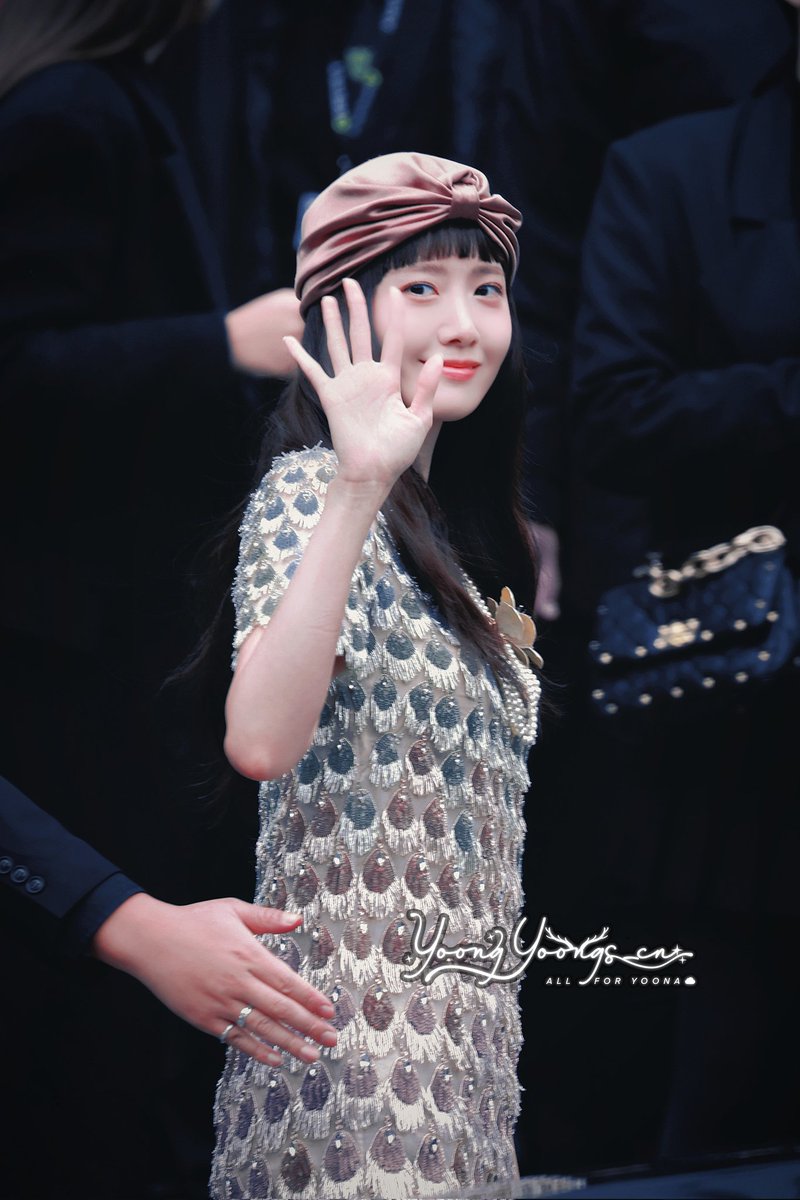 YoongYoongs_cn's tweet image. 오늘은 반짝반짝 인어공주다 🥰

#YOONAxValentinoSS25
#ValentinoSS25
#ParisFashionWeek
@MasionValention
#LimYoonA #임윤아  #윤아 #YoonA