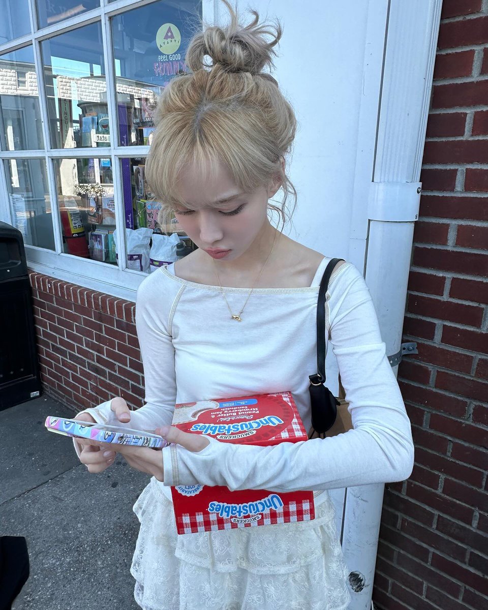nano_winter's tweet photo. 너무나도 여친짤의 그것이다....
ㄴ 뭔데
그것이야.......
ㄴ 뭐냐고 https://t.co/esSvCSjK8X