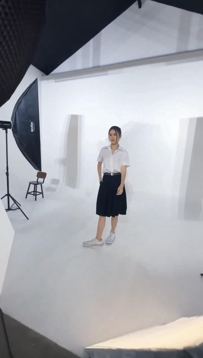 AndaPhilippines's tweet image. Before and after graduation 🍋🎓

FITTING DAY 
#LoveseniorSpecial
#andaanunta 
#ท้องฟ้าของอันดา
