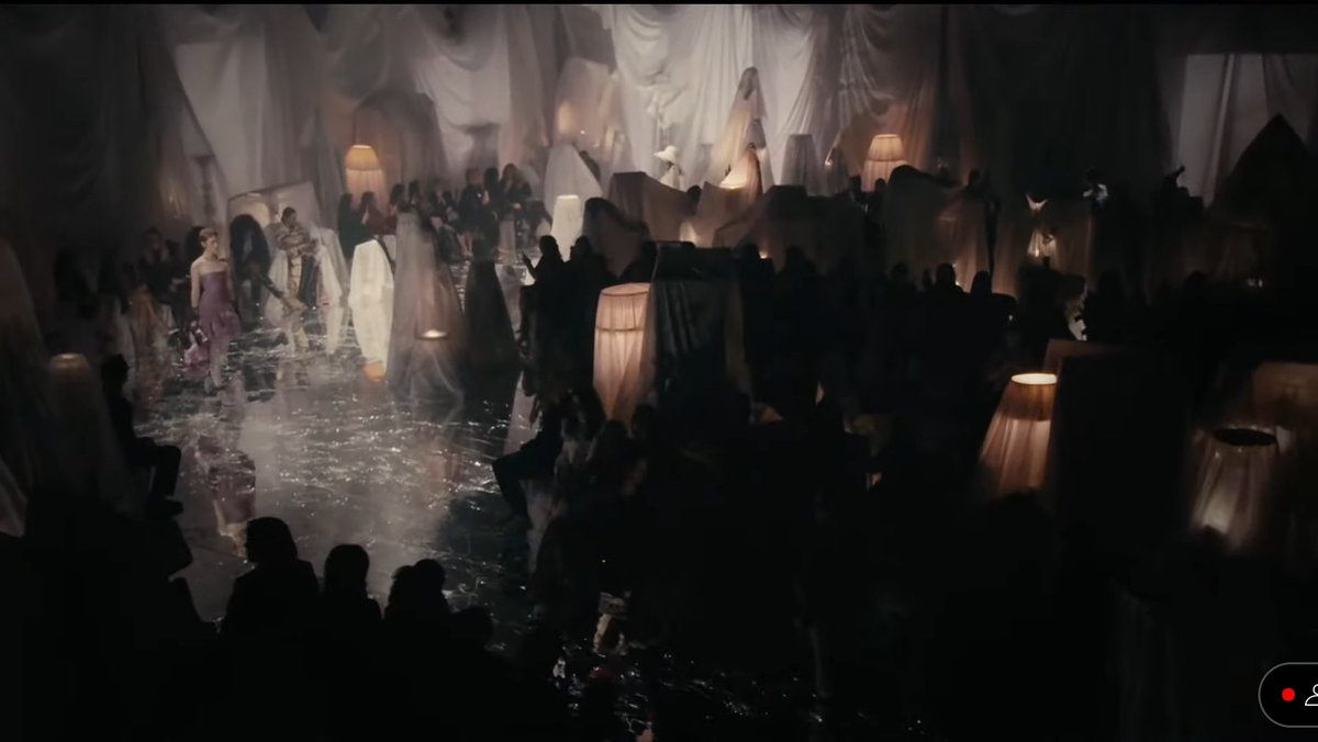 mommah97's tweet image. ชอบธีมงานเขาอ่ะ มีความลึกลับ มีดีไซน์ แฟชั่น 

PAVILLON DES FOLIES X SAROCHA
#PavillonDesFoliesxFREEN