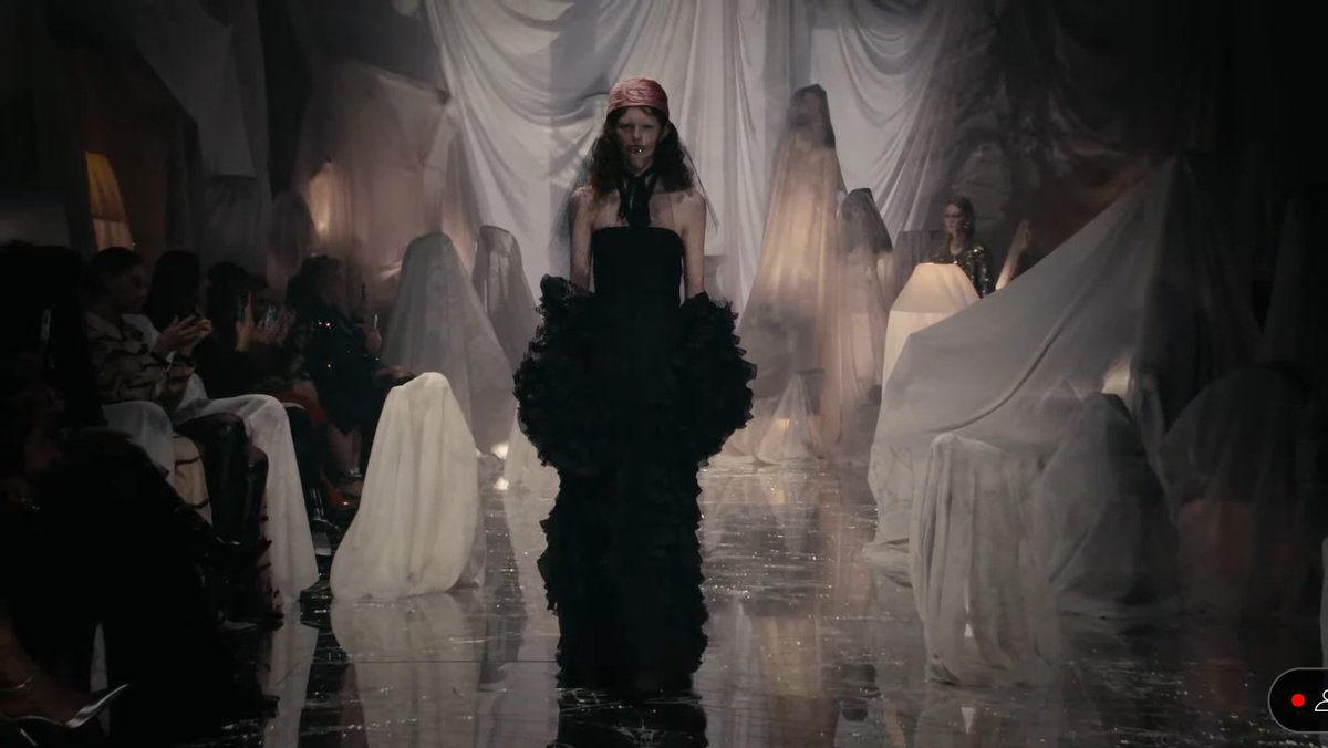 mommah97's tweet image. ชอบธีมงานเขาอ่ะ มีความลึกลับ มีดีไซน์ แฟชั่น 

PAVILLON DES FOLIES X SAROCHA
#PavillonDesFoliesxFREEN