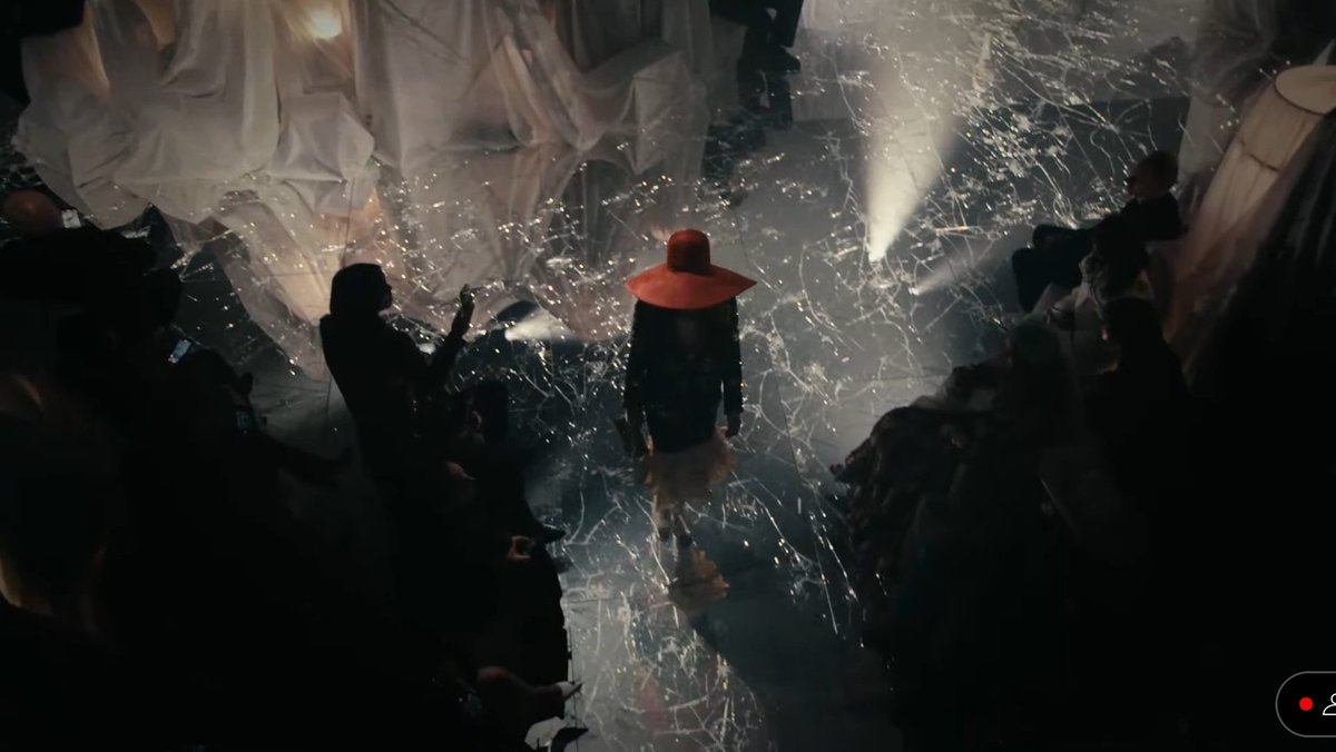 mommah97's tweet image. ชอบธีมงานเขาอ่ะ มีความลึกลับ มีดีไซน์ แฟชั่น 

PAVILLON DES FOLIES X SAROCHA
#PavillonDesFoliesxFREEN