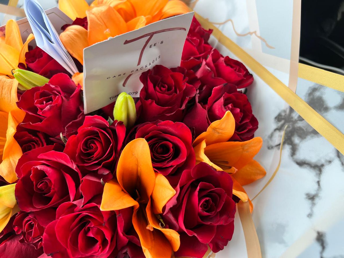 Tiisetso_Makho's tweet photo. We have another happy customer with 10 orange and yellow lillies. Remember to call us and place your order now. We are Bloemfontein based #Flowers #bouquet #trending #bloemtwitter #bloem #lemofest #macufe #soulfulsounds https://t.co/FDLLEjuJtd