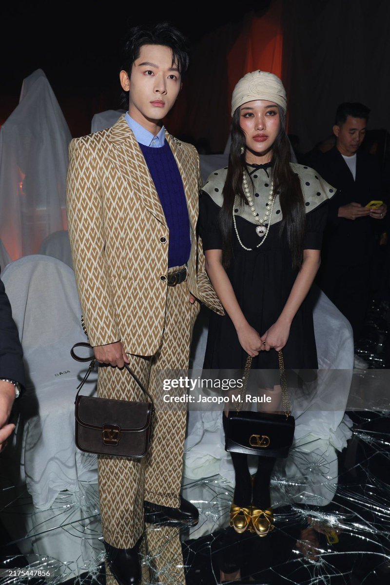 OcloudOo's tweet image. Freen Sarocha with Zhang Wan Yi

PAVILLON DES FOLIES X SAROCHA
#.PavillonDesFoliesxFREEN
#VALENTINOGARAVANI
#ParisFashionWeek