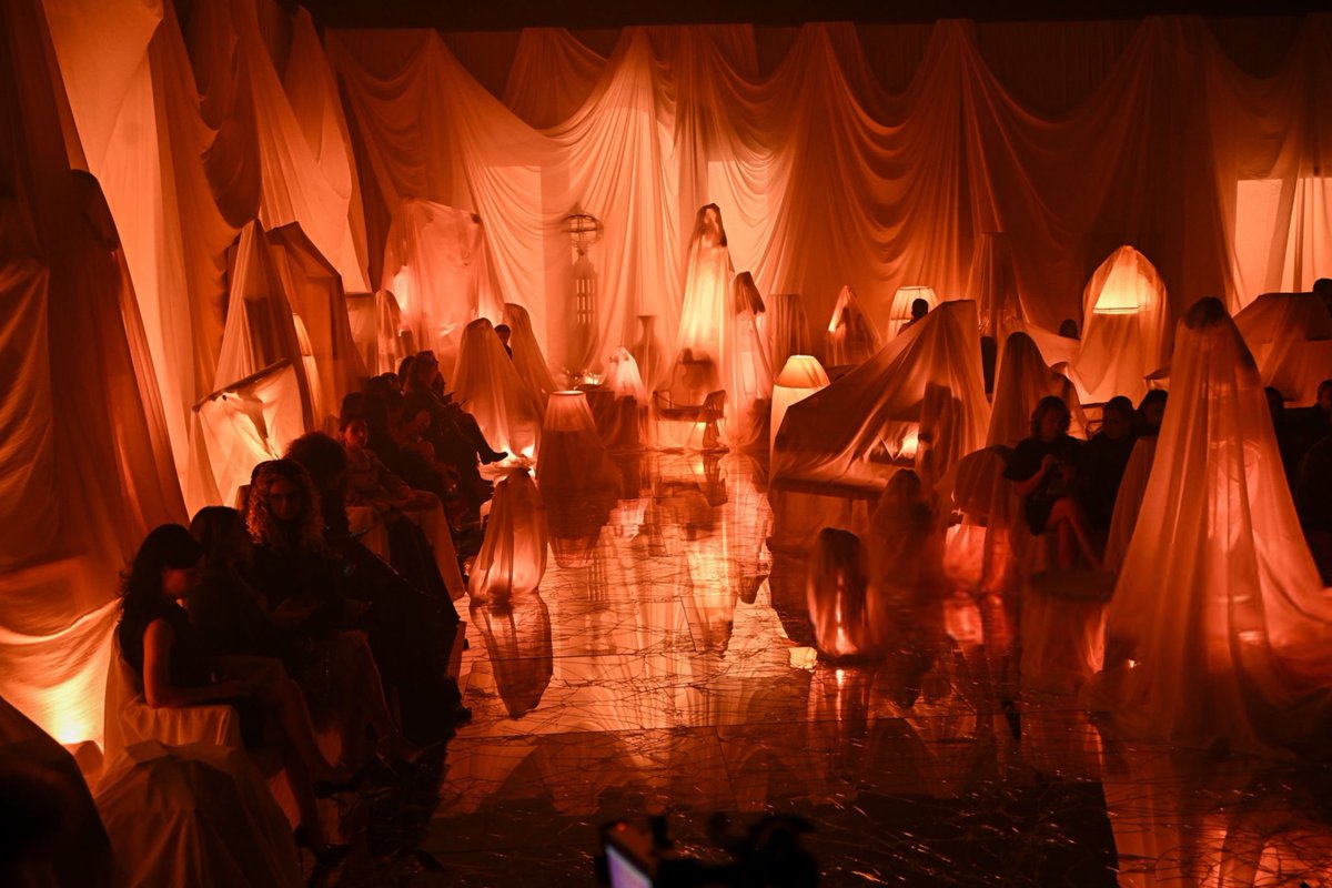 beyzanurapaydin's tweet photo. Set design at Valentino SS25 is amazing https://t.co/Kkvyvz9AIr