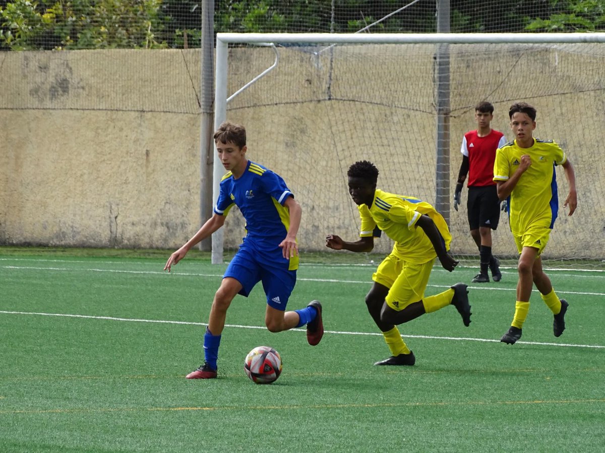 fedfutcanarias's tweet photo. 🇮🇨 | La #SelecciónCanaria Sub-14 masculina realizó hoy su tercera sesión preparatoria en Gran Canaria con el equipo técnico liderado por José Ojeda, junto a Iván López, @Borjamartin1988, @MiguelGlez90, Javi Ortega y @Edurguez97 https://t.co/1YzrwAwnYt