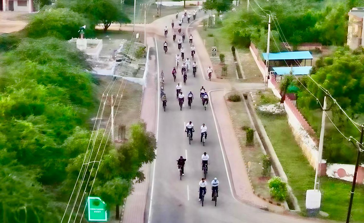 KonarkCorps's tweet image. #WorldHeartDay2024

To create awareness of Cardiovascular Diseases, #BaldEagleBrigade organised a Cyclothon at #Bhuj. More than 200 #IndianArmy personnel &amp;amp; their families participated with enthusiasm in line with the theme for this year, 'Use Heart For Action'.

@IaSouthern
