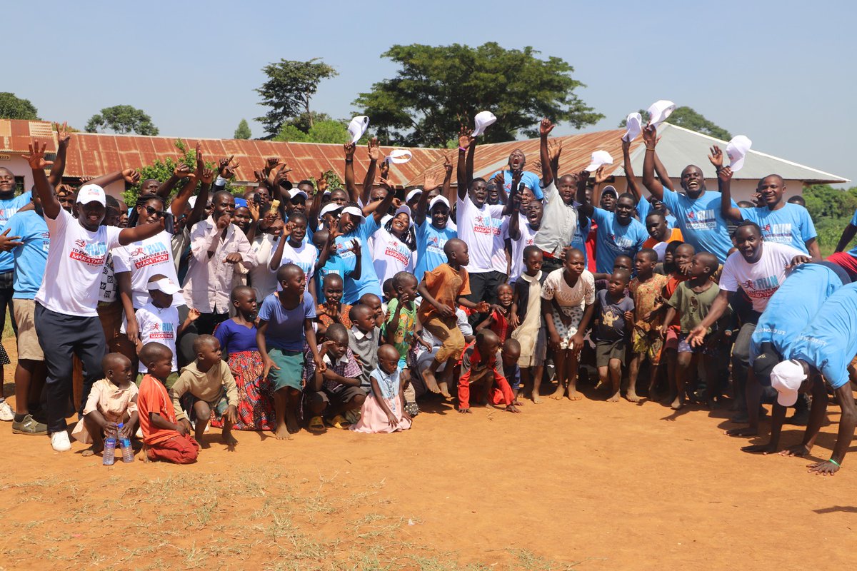 Omeri_meri's tweet photo. I participated in the #RunToEmpowerHerMarathon yesterday in Namutumba District and scooped a silver medal ๐
after coming second.
The 10Km RUN was meant to create menstrual hygiene awareness as well as solicit funds to train the girl children on basic hands on skills.
#GirlChild https://t.co/CXxOuNkY6c