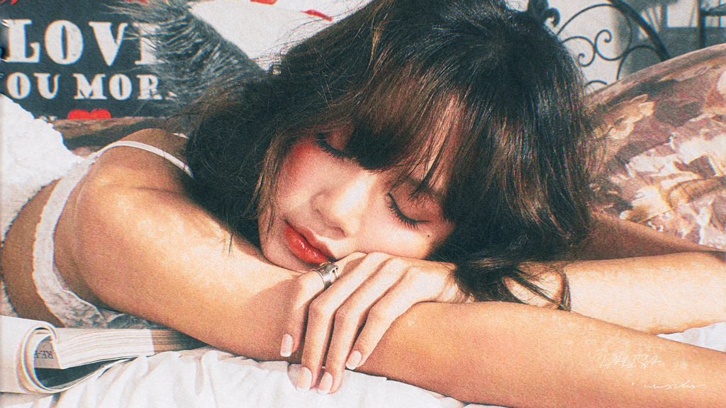 🌙  MOONLIT FLOOR

#LISA #리사 <a href="/wearelloud/">LLOUD</a>