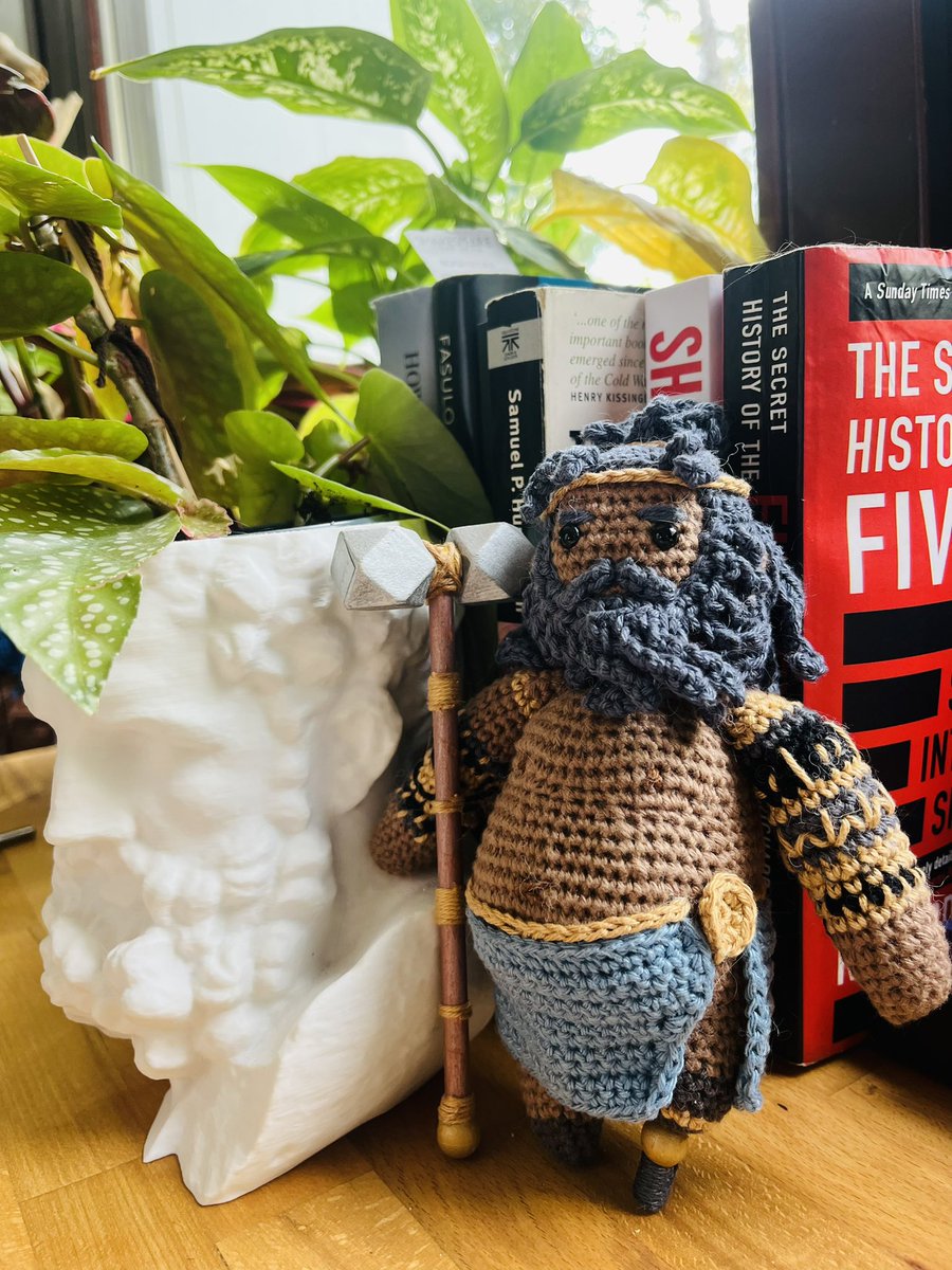FoxTheRedCat's tweet image. God of the Forge… and now yarn! 🧶 🔥⚒️
———
I can’t help but be absolutely obsessed with him in #HadesII !😱😍 I can’t do his design justice with yarn!
#HadesFanArt #HadesGame #Hephaestus #crochet