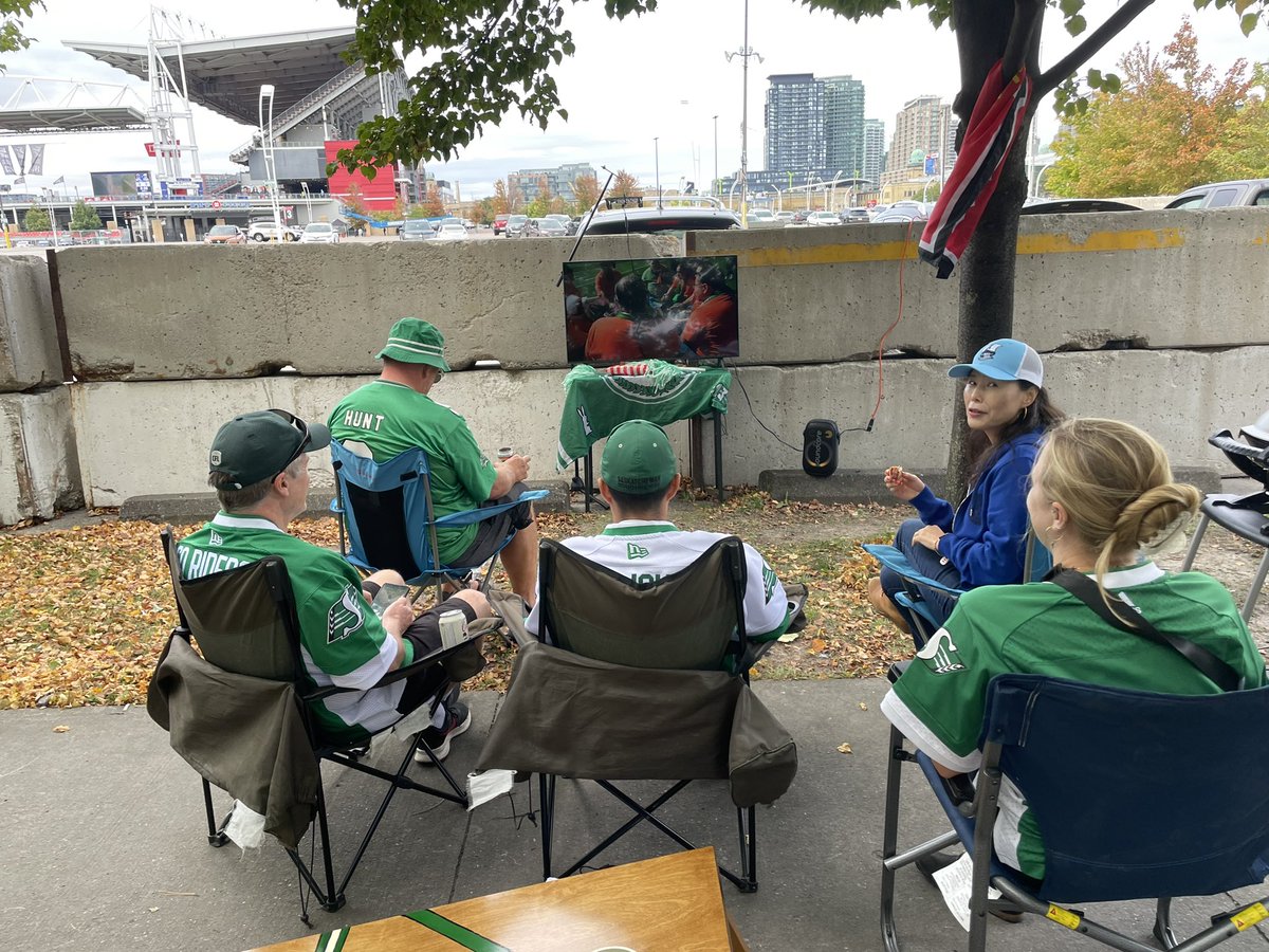 wideout29's tweet photo. @GreyCupBound @hbrown_ @SueBatesQ91 So awesome! CFL fans are all connected in one way or another. We watched the Rider game on CTV at our tailgate party at BMO. First time ever. https://t.co/bf1NYuAFc0