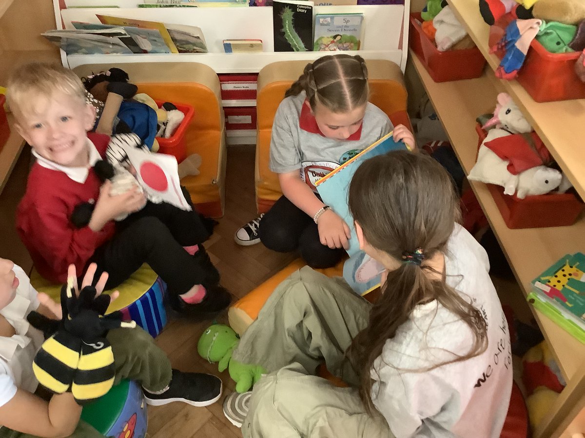 A big thank you to <a href="/VisibleArt/">VisibleArt</a> for supplying Hywel Dda Anti-Bullying Council with the most amazing t shirts. The children were so excited to see their designs printed.  Diolch. 👑😀❤️💛