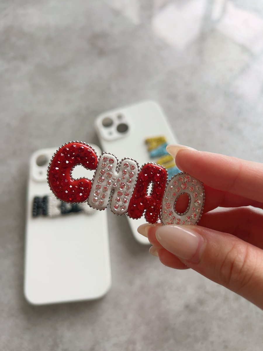 .
CUTEな新作❤️🤍
これに合わせたいのはやっぱりあれかな🤭

－－－－－－－－－－－－－－－
プロフィール欄から公式サイトに
アクセスできます❤︎

#chérie#シェリー#ハンドメイドアクセサリー#スマホケース#iPhoneケース#大人女子#ママコーデ
cherie917.shop