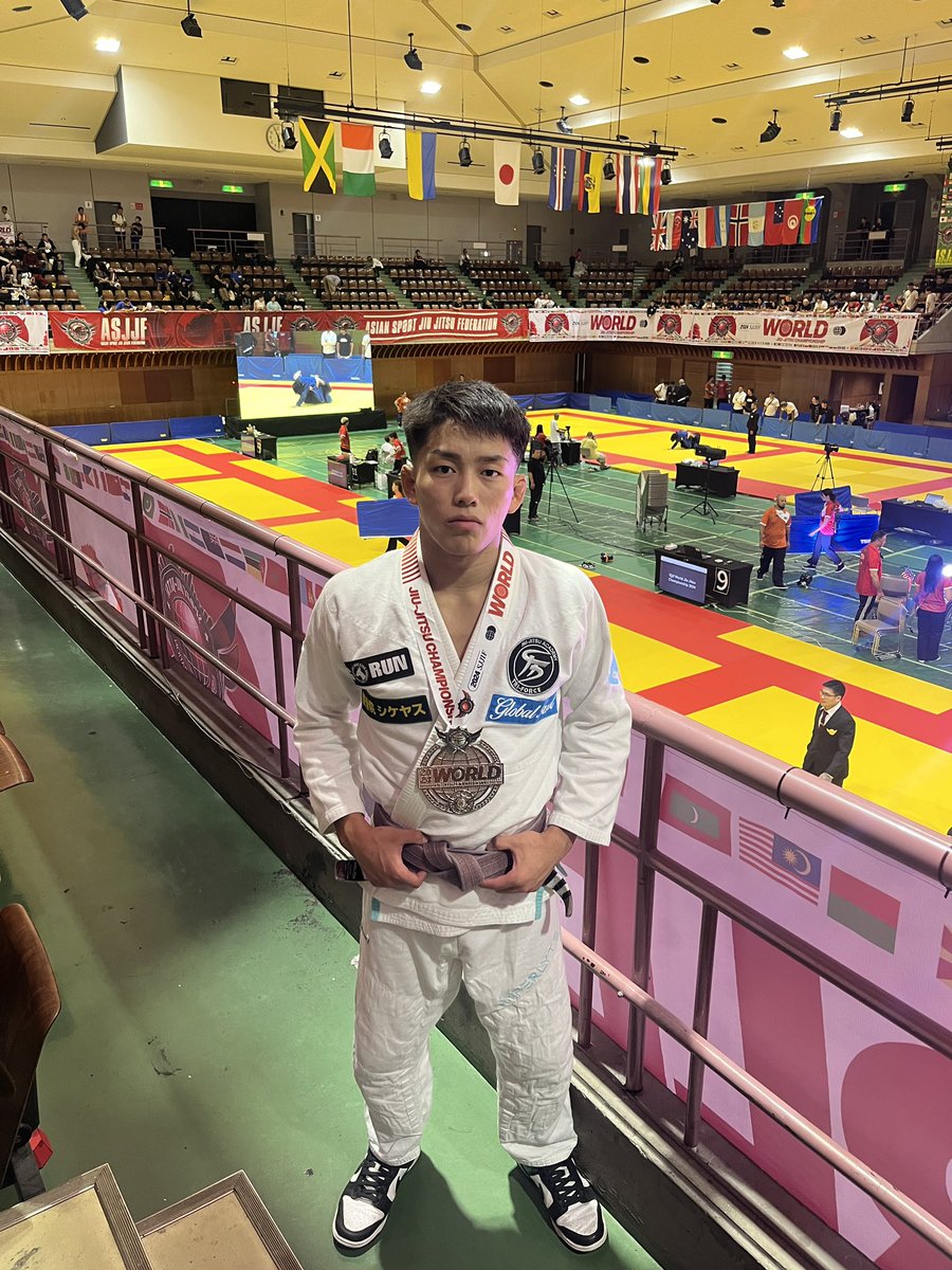 harubjj0510's tweet photo. 【SJJIF WORLD JIU-JITSU CHAMPIONSHIP】
決勝で井田選手に敗れて準優勝でした。
得意な形を封じられて防戦一方でした。
課題を克服して次戦に向けて取り組んでいきます。
#triforcebjj
#株式会社グローバルトラスト
#HyperflyJapan
#石井道場
#ankare
#整骨院シケヤス https://t.co/gH3NFmczCf