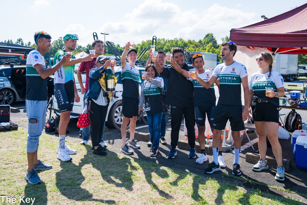 大分アーバンクラシックを制したのはヴィクトリアスポーツのイェロン・メイヤース選手です。
アシストのニコラス選手が集団前方でコントロールして、最終局面で一気に仕掛けました。
おめでとうございます。