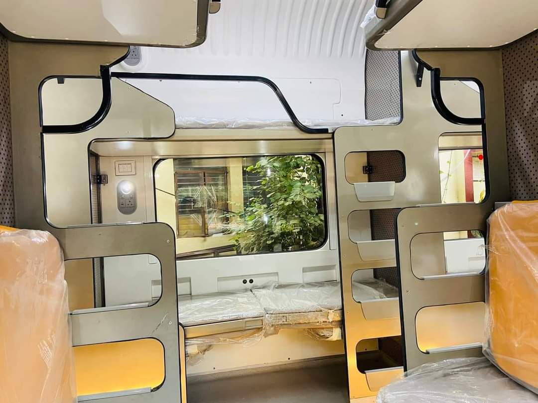 RahilBakroliyaR's tweet photo. Some Photo Viral Of Vande Bharat Sleeper  Train https://t.co/0EuaLrAXfE