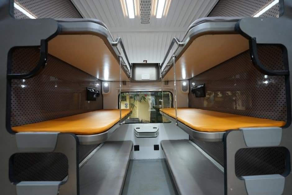 RahilBakroliyaR's tweet photo. Some Photo Viral Of Vande Bharat Sleeper  Train https://t.co/0EuaLrAXfE
