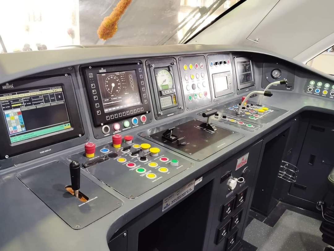 RahilBakroliyaR's tweet photo. Some Photo Viral Of Vande Bharat Sleeper  Train https://t.co/0EuaLrAXfE