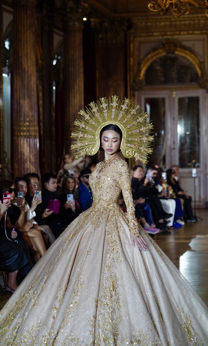 StarPopPH's tweet photo. Here are some photos of Maymay as she walks the runway for Leo Almodal at #ParisFashionWeek - she also performed the English Version of her track “Amakabogera” 

Stream the track here: https://t.co/lTRul6ahLf

#MaymayGoesToParis #AmakabogeraInParis #ParisFashionWeek #PFW #PFWSS25 https://t.co/5ukVZxdKri