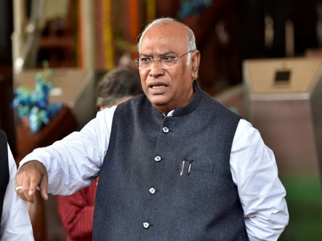 MaqbulBashaH's tweet photo. Thank you, Mallikarjun Kharge Ji, for your inspiring speech and dedication to our nation. Wishing you good health and continued strength to lead us forward. 🇮🇳🫡💐🙏 #GoodHealt
@ShayarImran
@Pawankhera https://t.co/y4elKD5t9x