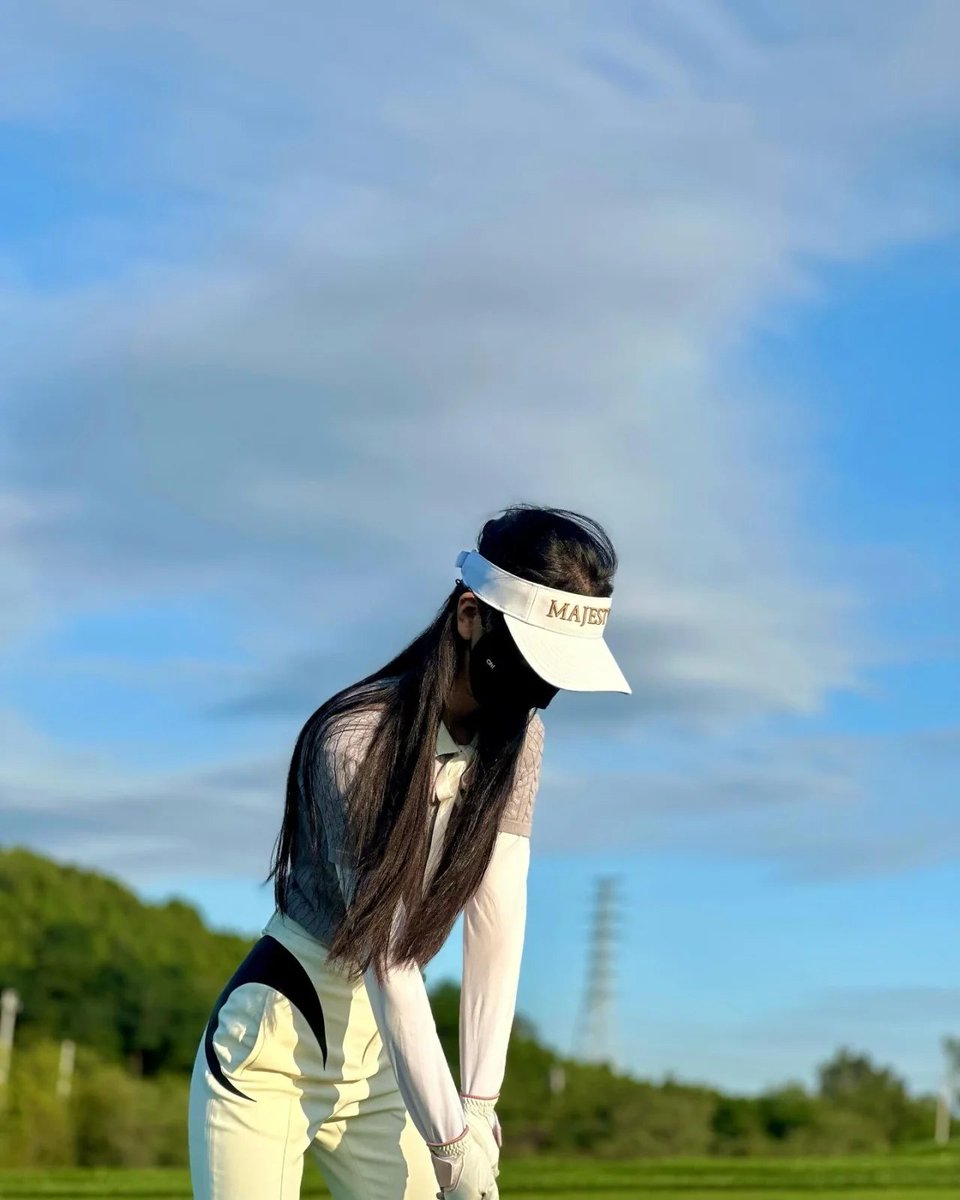 ResumesWR's tweet photo. Golf is 90% mental—and 10% trying not to lose your ball! 😂 https://t.co/htYsTqNEsp