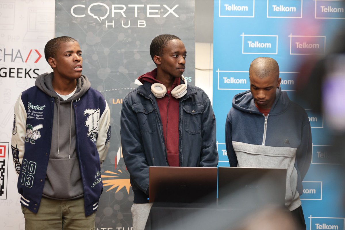 Geekulcha's tweet image. The final @TelkomBusZA Learn Hack presentations are underway in East London. It has been an incredible #TelkomLearnHack journey that took place in 5 Provinces