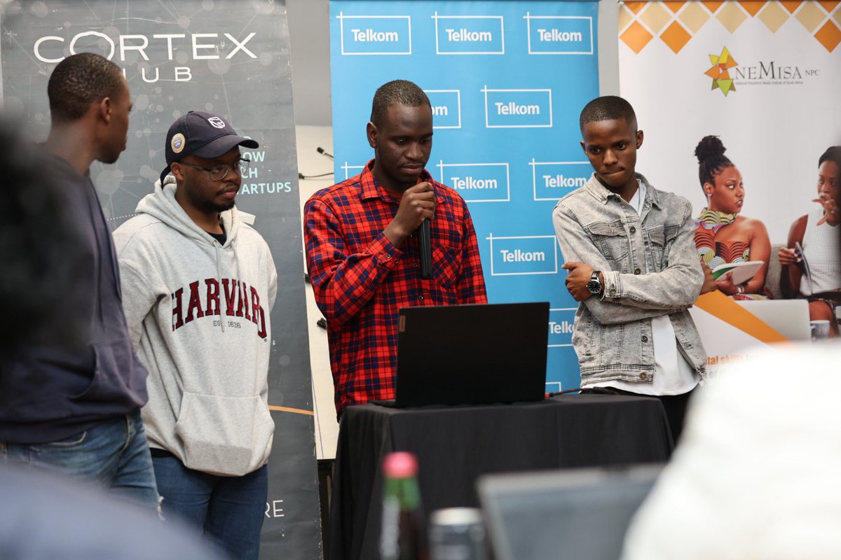 Geekulcha's tweet image. The final @TelkomBusZA Learn Hack presentations are underway in East London. It has been an incredible #TelkomLearnHack journey that took place in 5 Provinces