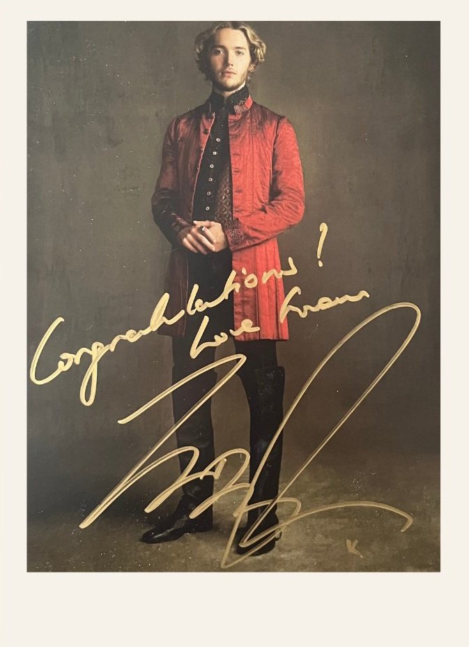 keshagrace501's tweet image. Daw ka familiar sang iya pirma. Ang letter R lang ma-recognize ko. 🤔🤔😅😅

#TobyRegbo

Pic from FR Convention (X)