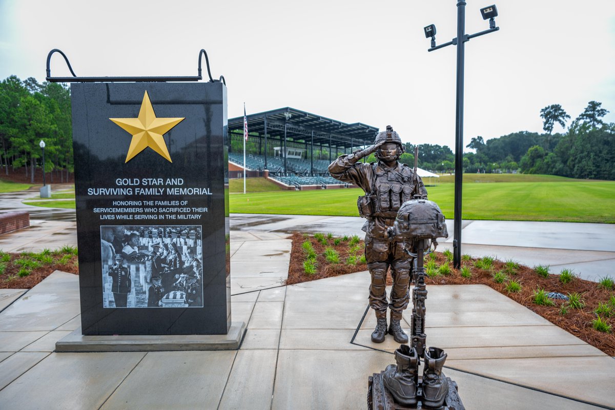 MCoEFortBenning's tweet photo. Today, on #GoldStar Mother's and Family's Day, we honor those who've lost loved ones in military service. A new monument at the @infantrymuseum features the Saluting Soldier, Battlefield Cross and Gold Star, recognizing their courage and resilience.
#SymbolsofHonor https://t.co/ddHdk41Yql