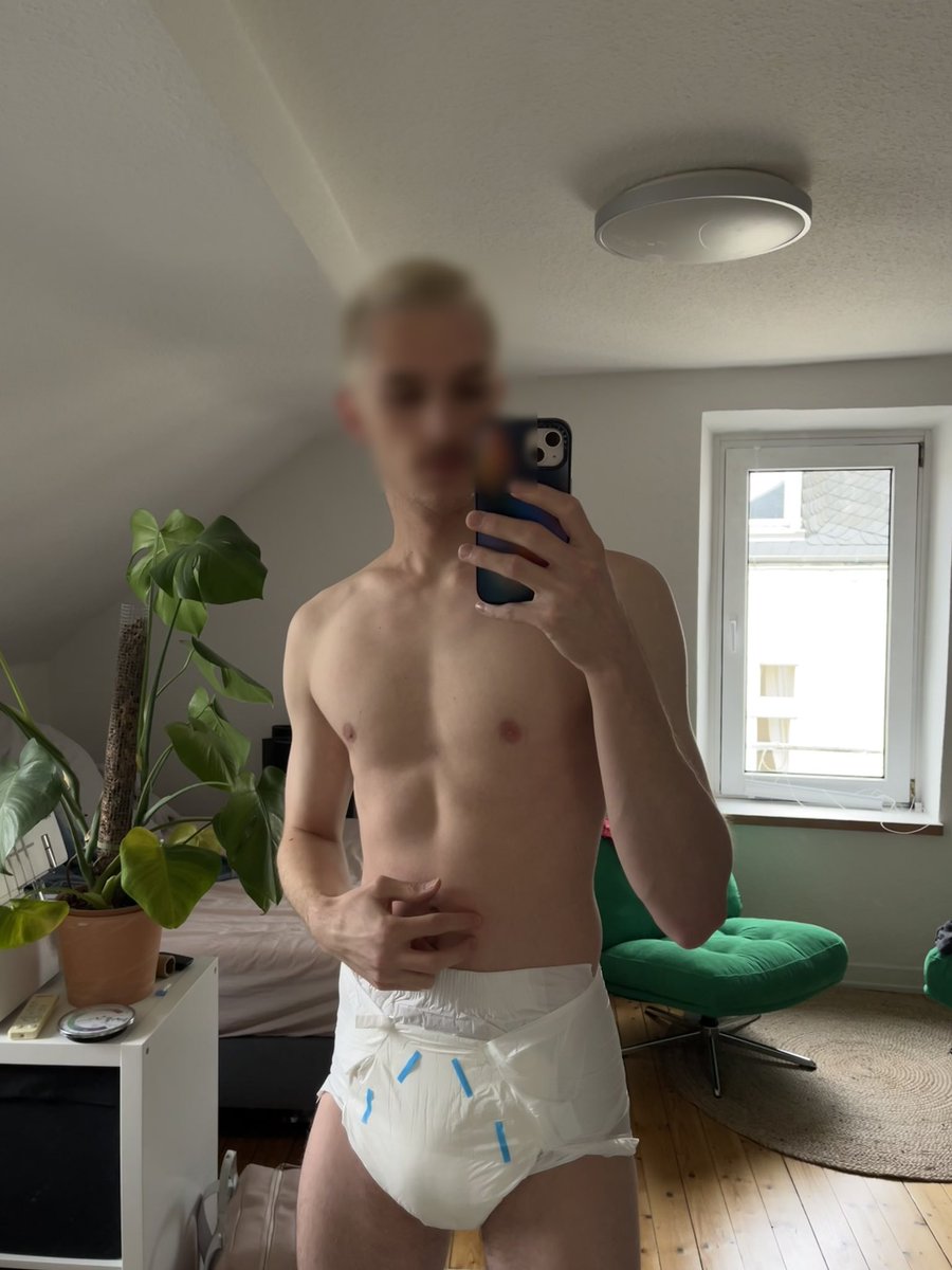 Back in white 😇
#diaper #diaperboy #abdl #gaydiaper #diapergay #windeljunge #diaperkink #fetish #kink #l4b #diaperfetish #diaperjock #diapers