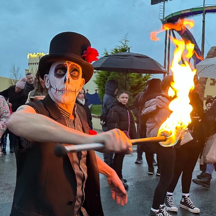 Get ready for a night of entertainment at our 𝕸𝖊𝖝𝖎𝖈𝖆𝖓 𝕱𝖊𝖘𝖙𝖎𝖛𝖆𝖑 on the 2nd Nov! 🇲🇽💀🌹

Including The Gladiator of Illusion, a maestro of light-based performances 🔥

📣 Book your tickets TODAY and enjoy a DISCOUNT on our tickets before they rise tomorrow! 🎢 🎆