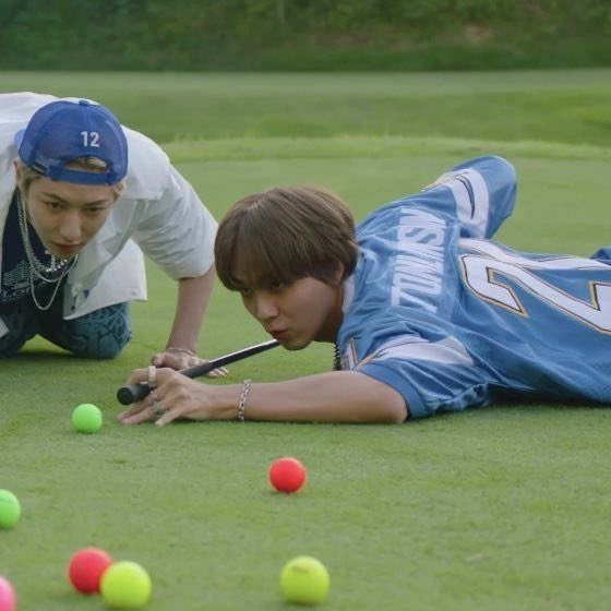 ถ้าเค้างอนเธอ เธอจะทำยังไง

ออกไปตีกอล์ฟ

...ทำไมอะ

เพราะเค้ารู้ว่ากลับมาแล้วอ้วนก็โกรธเหมือนเดิม แต่อย่างน้อยเค้าก็ได้ตีกอล์ฟ