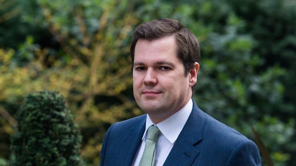 Why are some people more interested in Keir's donated suit ( declared properly) 
and are not interested in Jenrick being given  
 £75 000 from a company that is based on a tax-haven island and has no employees. 
I find that quite odd.

Immagine if it had been the other way round
