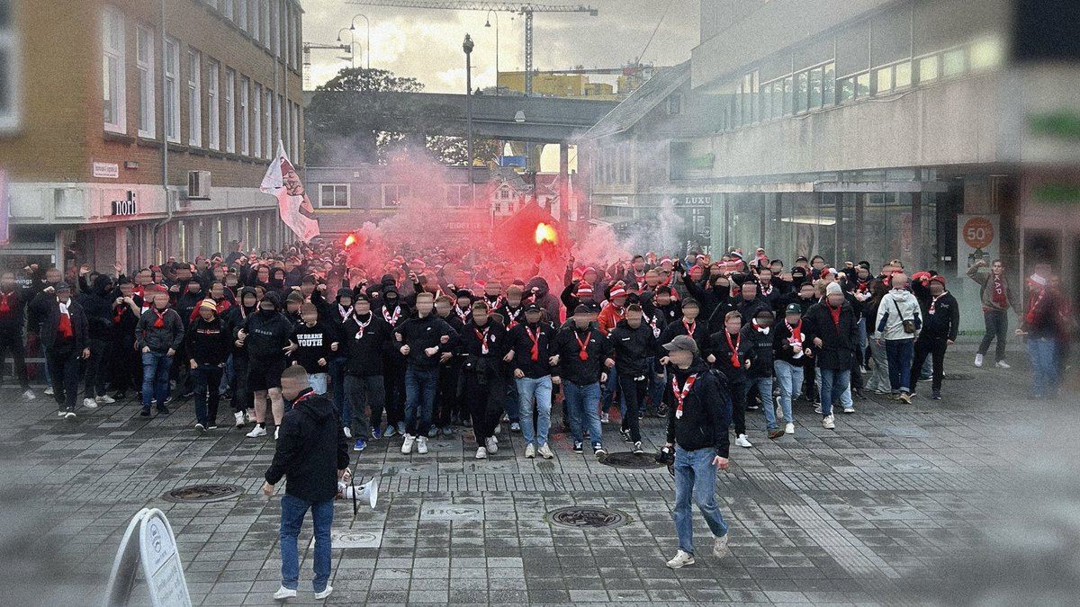 1908_Johnny's tweet image. Våre gater osvosv