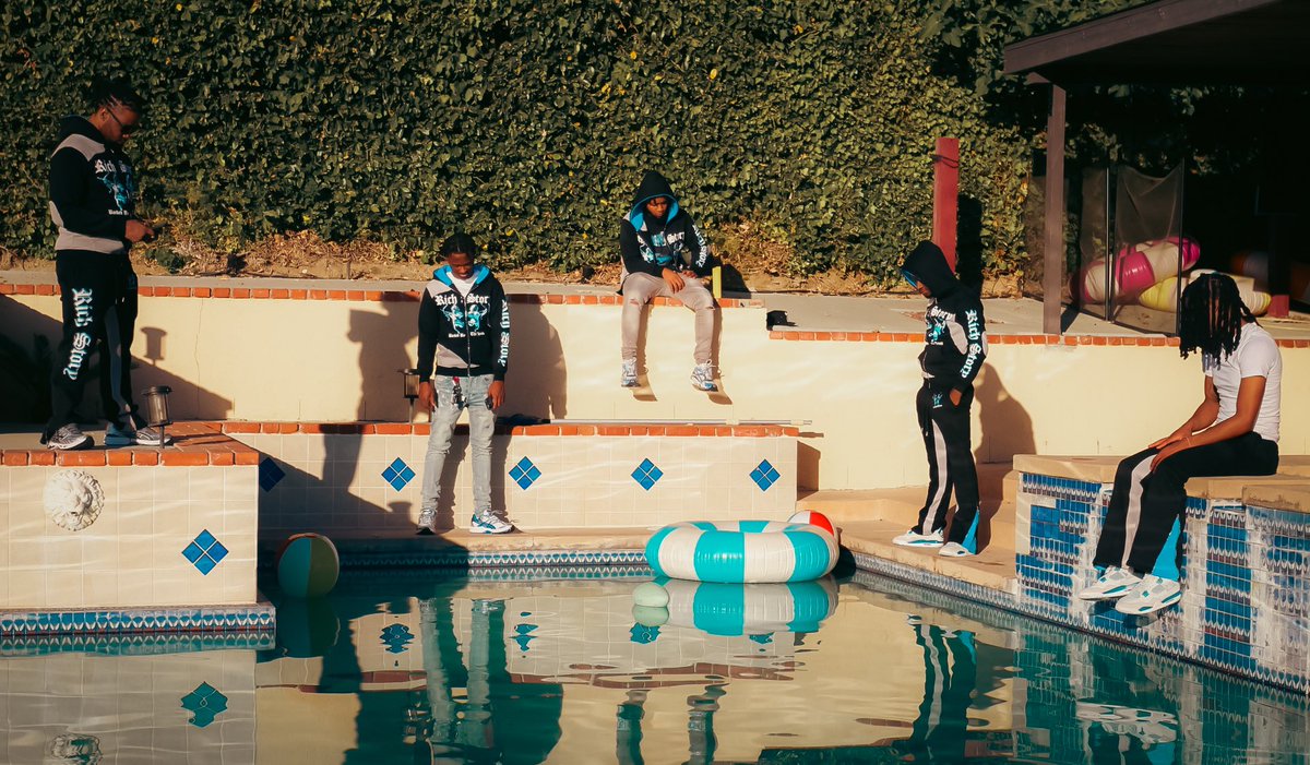 1chaserr's tweet photo. BackedbytheHood “ shades of blue “ sweatsuit https://t.co/D10uRovJjJ