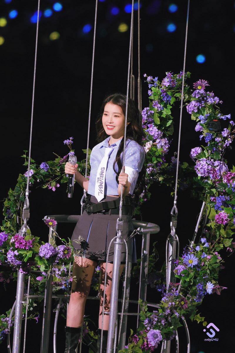 onlyIUcn's tweet photo. onlyU - 240929 IU HEREH WORLD TOUR CONCERT ENCORE : THE WINNING
   那晚我关掉屏幕你也不会消失🩵
   
【by.nini  Please indicate the reprint onlyU-IU】

#아이유 #IU #THE_WINNING #아이유콘서트 https://t.co/VIU2f6lc1A
