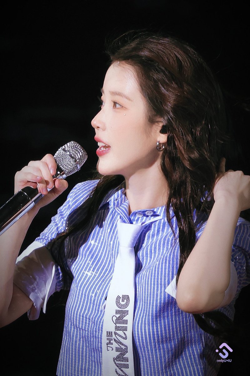 onlyIUcn's tweet photo. onlyU - 240929 IU HEREH WORLD TOUR CONCERT ENCORE : THE WINNING
   那晚我关掉屏幕你也不会消失🩵
   
【by.nini  Please indicate the reprint onlyU-IU】

#아이유 #IU #THE_WINNING #아이유콘서트 https://t.co/VIU2f6lc1A