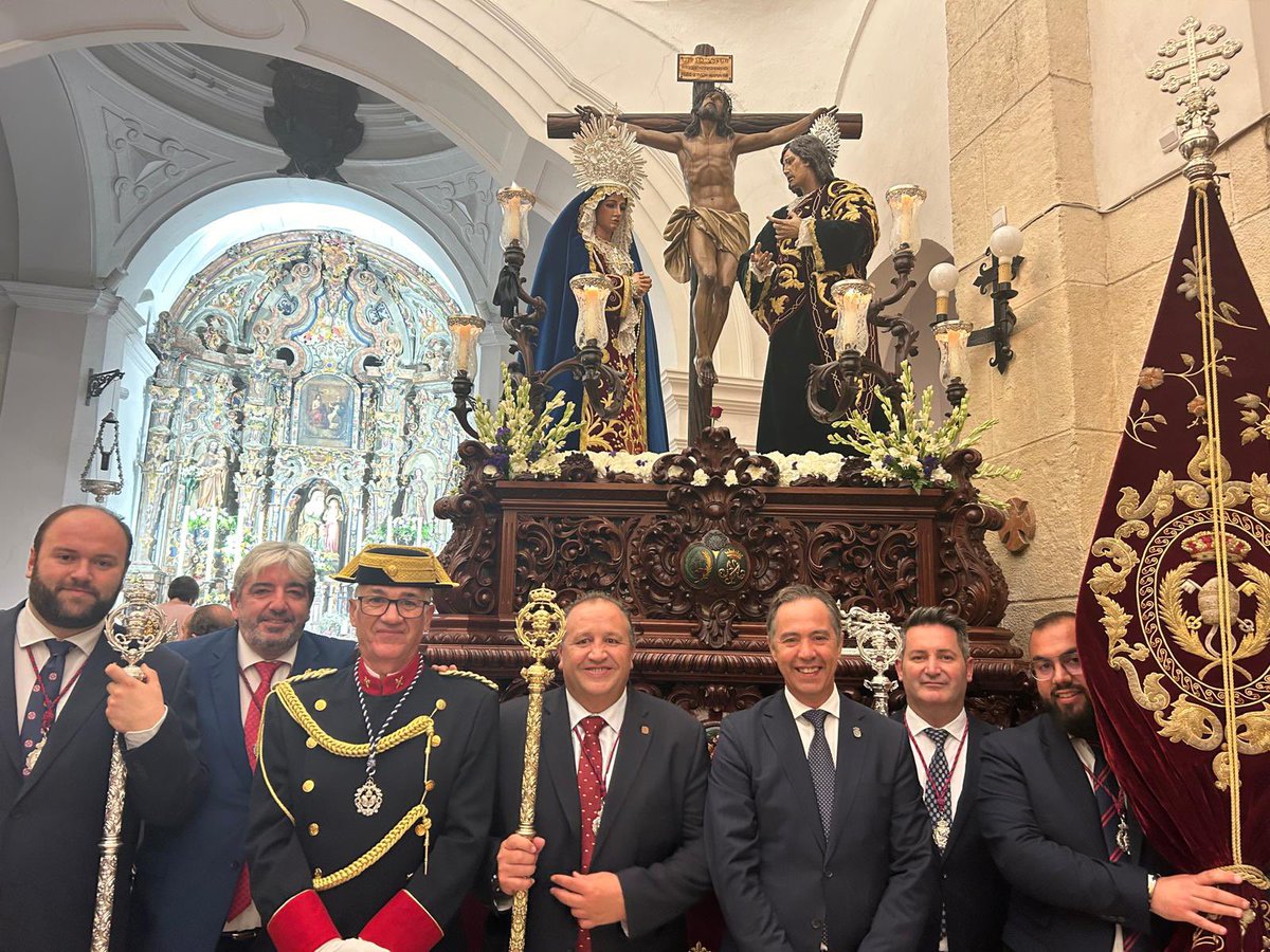 Ayer acompañamos a la Hermandad Ferroviaria del Santísimo Cristo del Perdón y Nuestra Señora de la Mediación en su salida Extraordinaria con motivo del LXXV Aniversario Fundacional. Felicitamos a la Hermandad por el maravilloso día que le regaló a su pueblo.
<a href="/HdadFerroRoda/">Hdad. Ferroviarios La Roda de Andalucía</a>