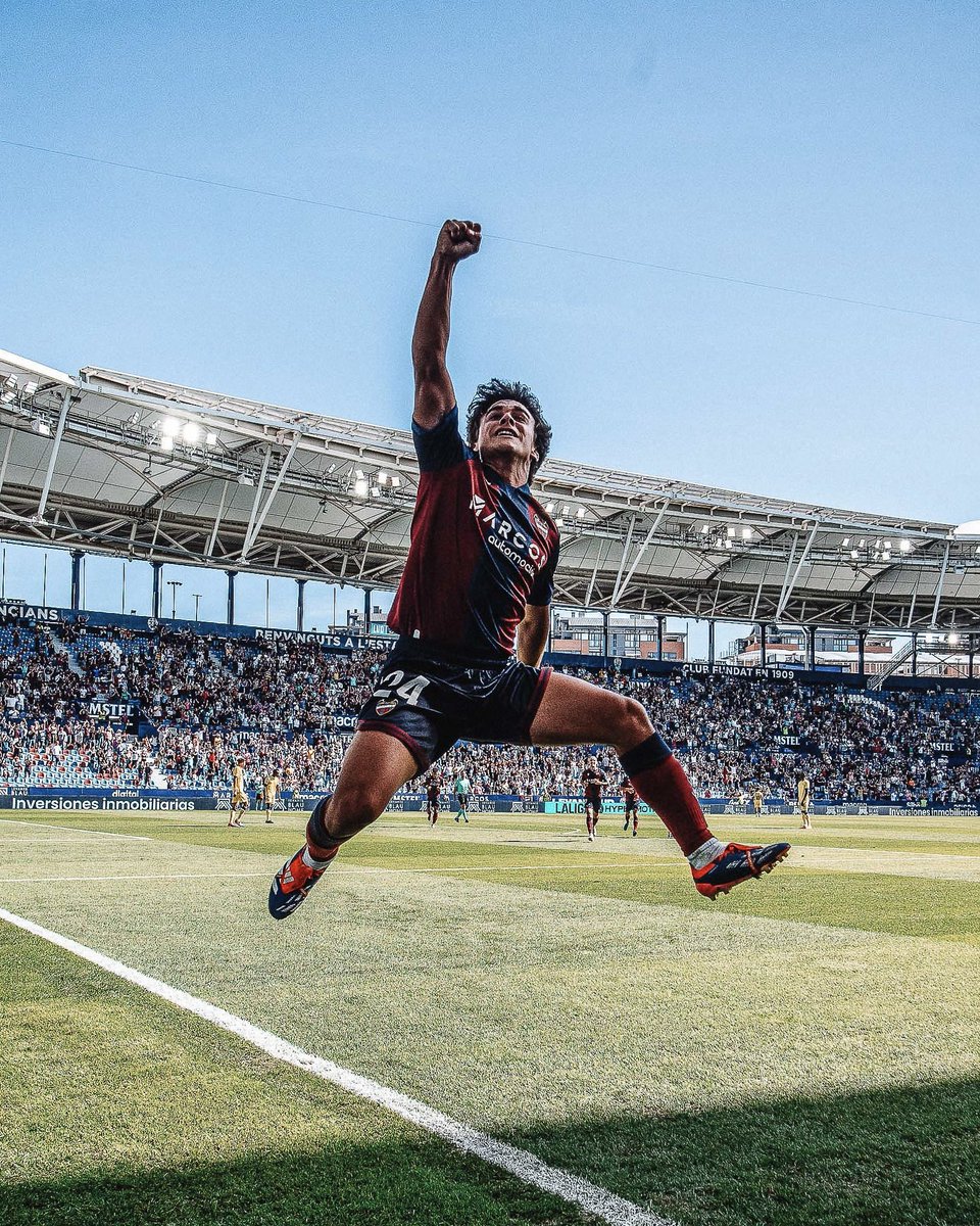 LevanteUD's tweet image. Icónico.