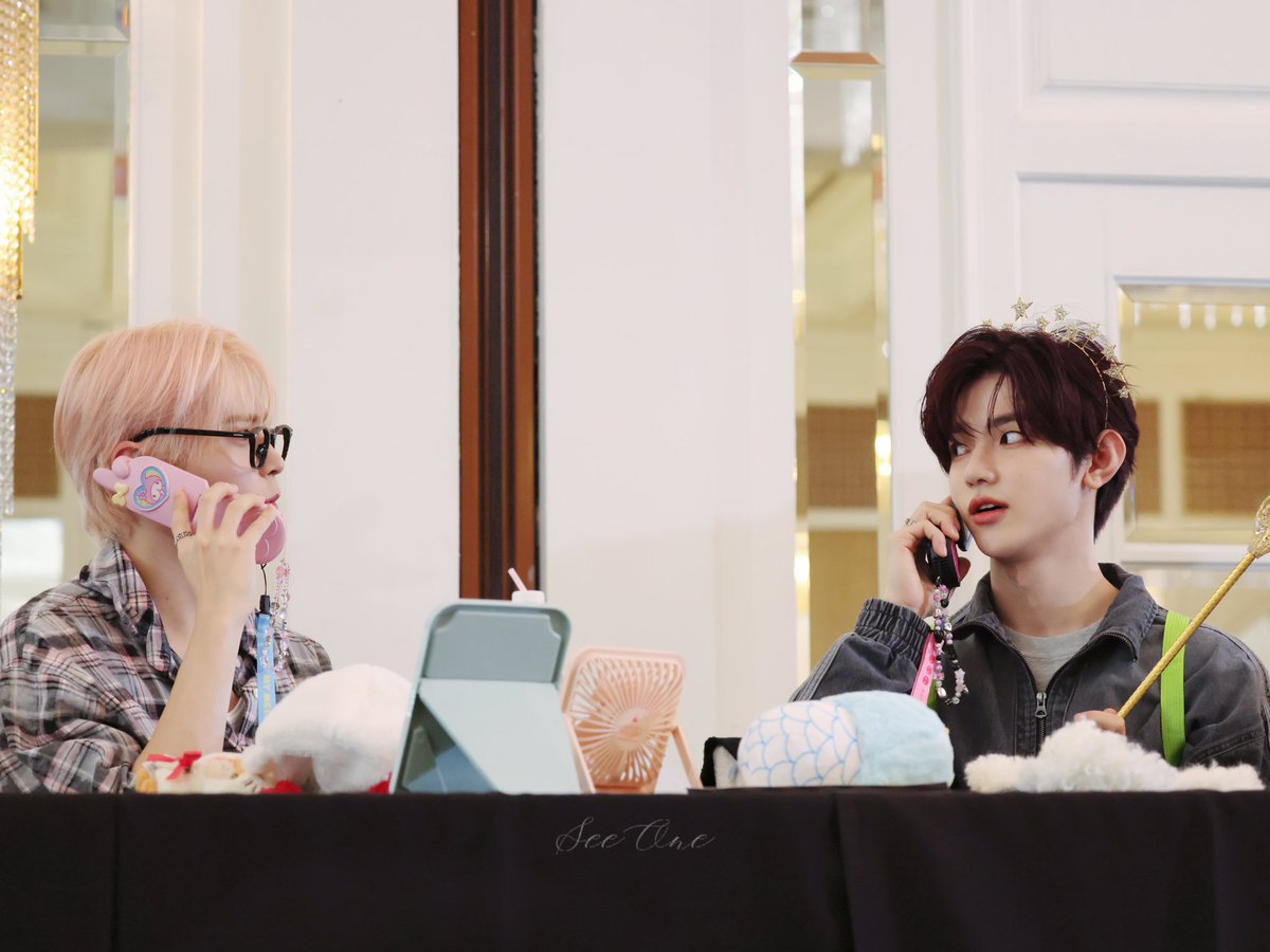 SeeOne1325's tweet photo. 240929  houseofkpop 팬싸 HQ
여보세요🤣

#장하오 #성한빈 #ZHANGHAO #SUNGHANBIN #하오빈 #ZB1 #ZEROBASEONE #제로베이스원 https://t.co/HiCrDionJ3