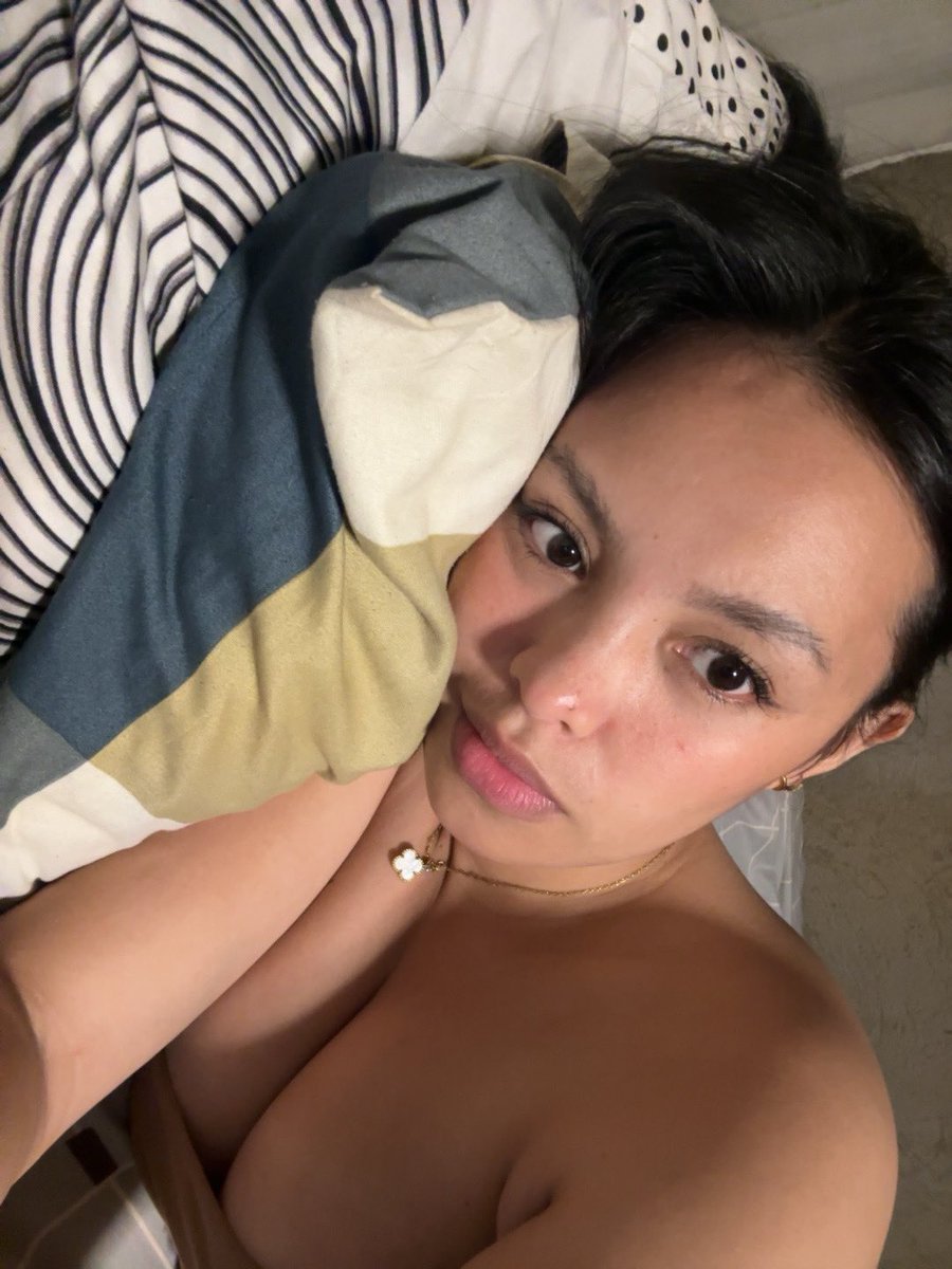 hoytinang's tweet photo. 😶 https://t.co/FyJiZRfZEF