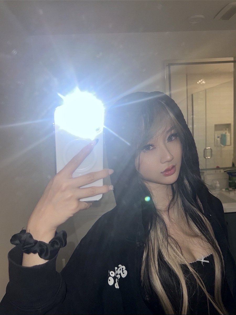 jenevieve tweet media