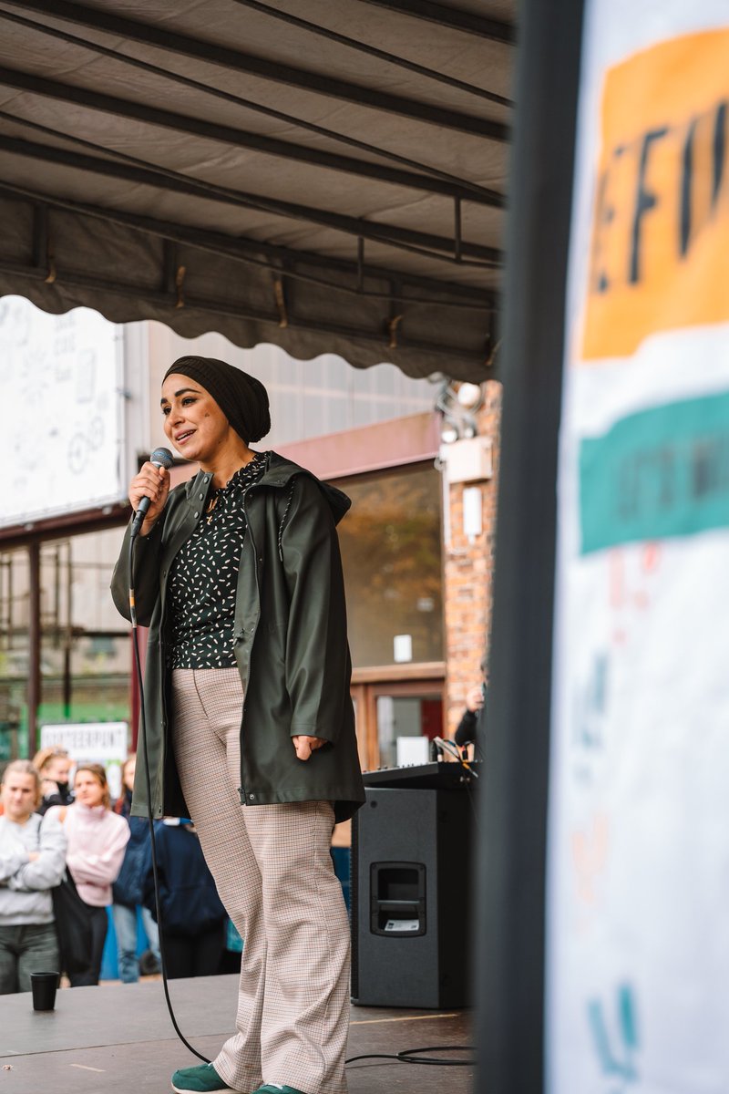 Hafsa El-Bazioui ๐ฟ (@hafsa_hopsasa) on Twitter photo We waren met 3400 wandelaars vandaag in #Gent. Voor solidariteit, voor mensenrechten. ๐ซถ๐ฝ
Een recordbedrag van โฌ700 000 werd ingezameld.
Dankjewel, fiere Schepen hier! โค๏ธ <a href="/VluchtwerkVl/">Vluchtelingenwerk Vlaanderen</a> We waren met 3400 wandelaars vandaag in #Gent. Voor solidariteit, voor mensenrechten. ๐ซถ๐ฝ
Een recordbedrag van โฌ700 000 werd ingezameld.
Dankjewel, fiere Schepen hier! โค๏ธ <a href="/VluchtwerkVl/">Vluchtelingenwerk Vlaanderen</a>