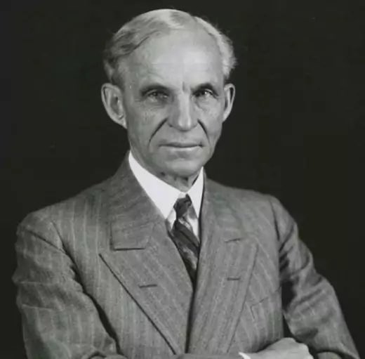 "Celui qui craint l'échec limite ses activités. L'échec n'est que l'occasion de recommencer plus intelligemment."
-Henry Ford-