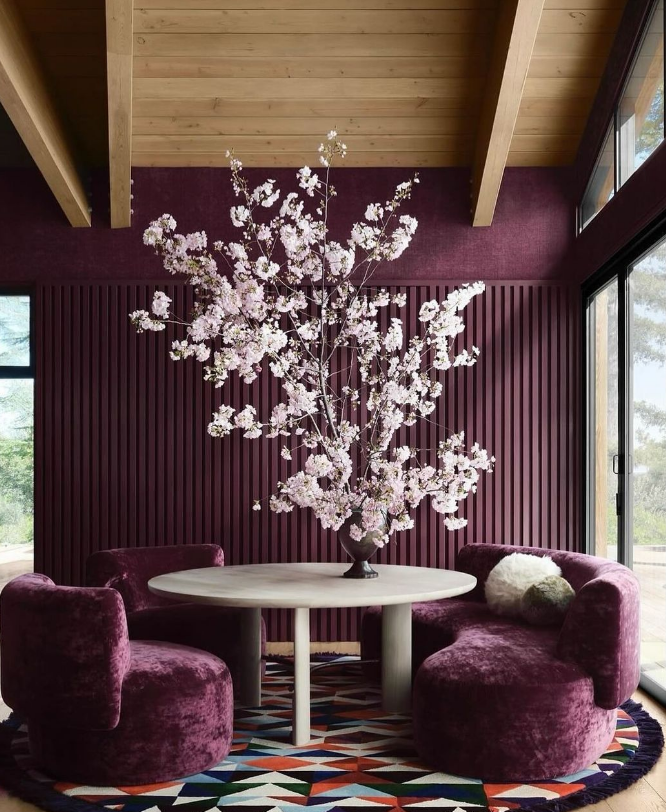 Discover the charm of a sweet and cozy purple dining corner. Designed by Ken Fulk, this space combines warmth and style effortlessly.

#kenfulk #douglasfriedman #brabbu #interiordesign