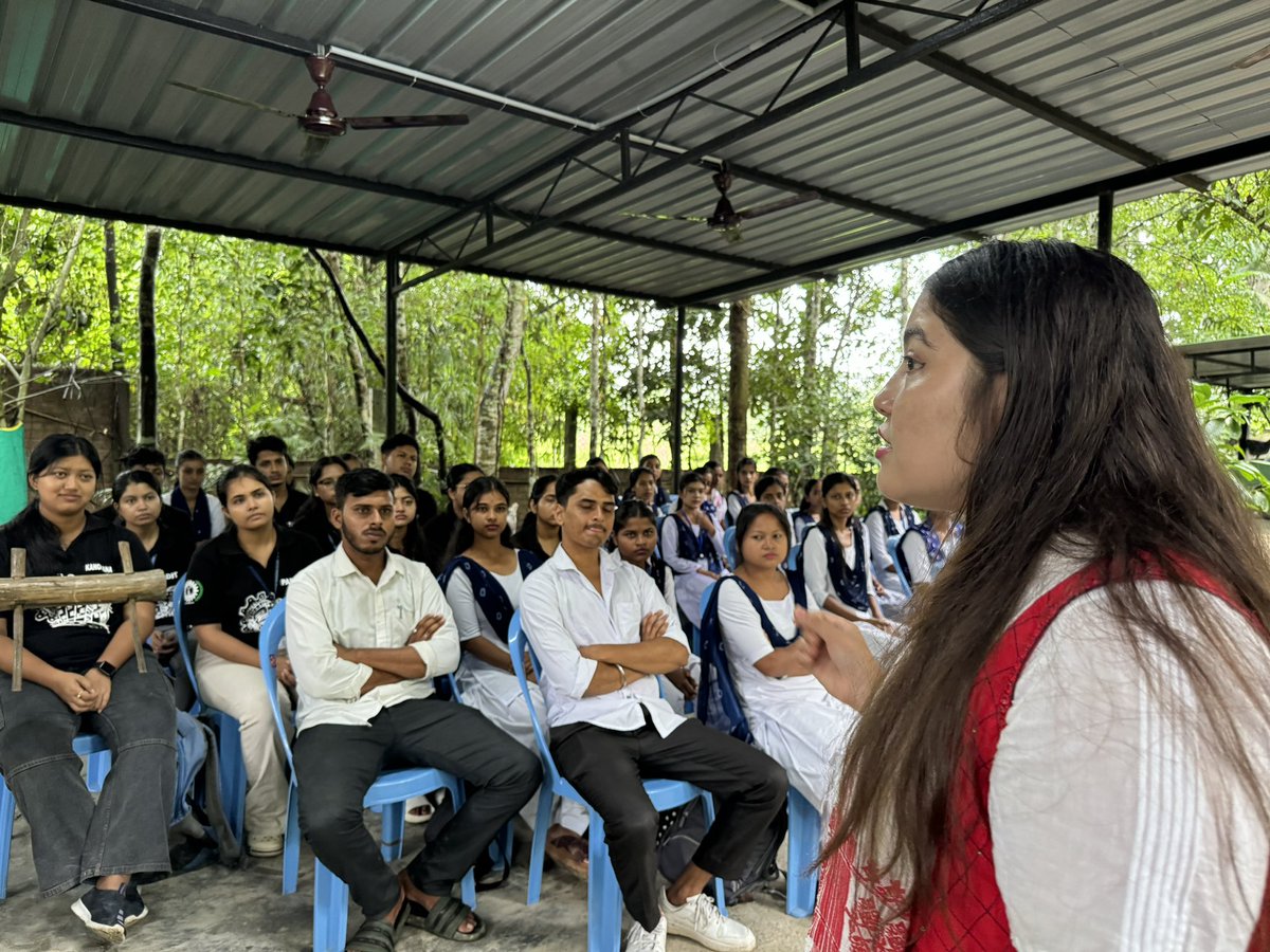 Mrinal_MLA's tweet photo. #8pm : 15th session of #SundayClass on #PracticalEnvironment was a special one today. Guest teacher Smt Neeru Karki of Tribhuvan University discussed elaborately about Stress Management amongst present day students along with our permanent subject of environment.Students of Melamora College and Golaghat Engineering College attended the event.
#Environment
#StressManagement