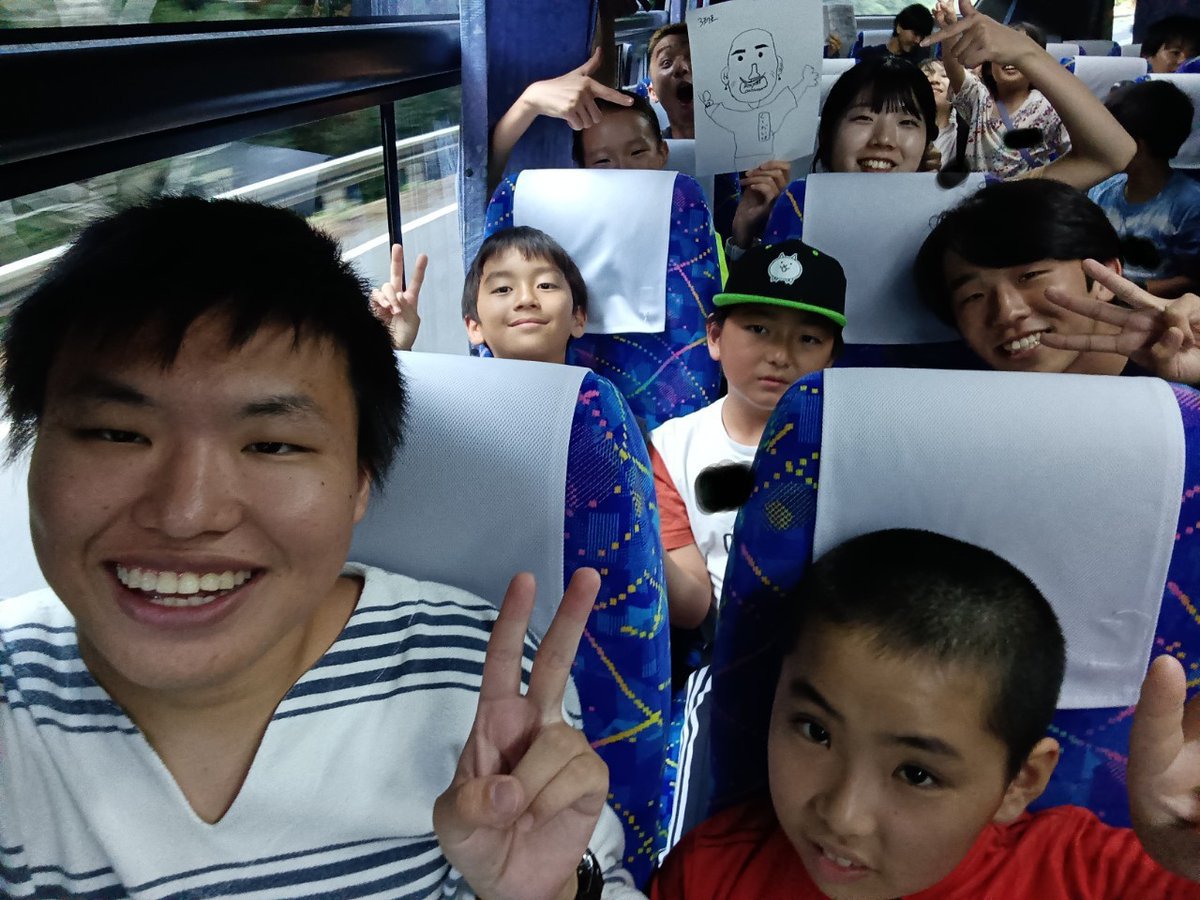 biwatera's tweet photo. 子ども世界遺産キャンプ⛺
まずはバス移動

新大阪駅を出発して目指すは高野山🚌⛰️

バスの中でも盛り上がっていこー😆

ところで後ろのイラストは何？🤣🎨🖌️

#びわこてらこや #びわてら #世界遺産キャンプ2024 #高野山 #空海 https://t.co/zHD3n5ItYs