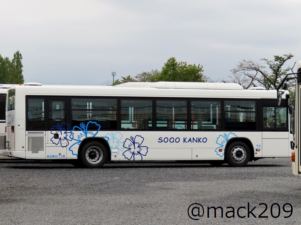 総合観光バス（八王子230あ ・582） 今年7月に導入したKV290N4。