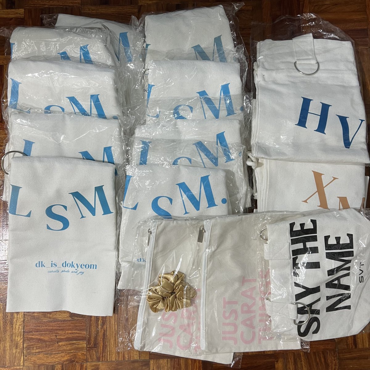 anl_studios's tweet photo. — #anlsale all must go!! 
seventeen bags

svt initials string tote - php 250
lsm - 9
xmh - 2
hvc - 1

svt say the name - php 200
svt pouch - php 80

payo only
mop: gcash / maya
mod: ggx / j&amp;t 

reply mine or dm! 

onhand ready to ship https://t.co/Mxjss3jRO0